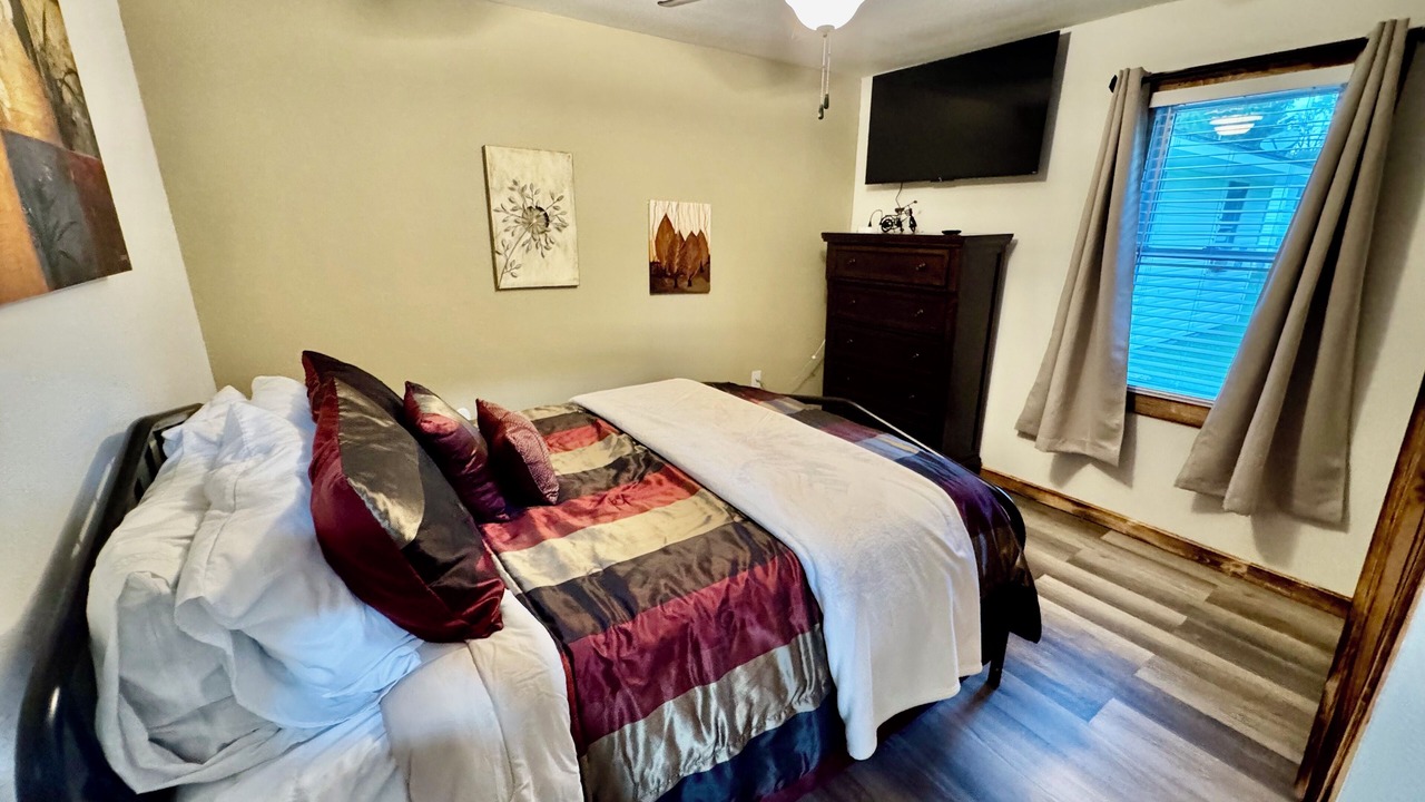 Photo of Bedroom in Mountain Grove