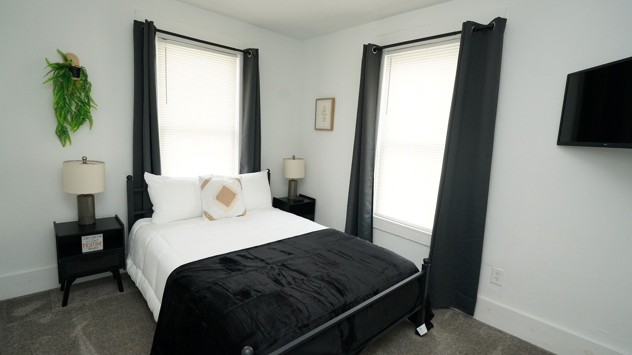 Photo of Bedroom in Elyria