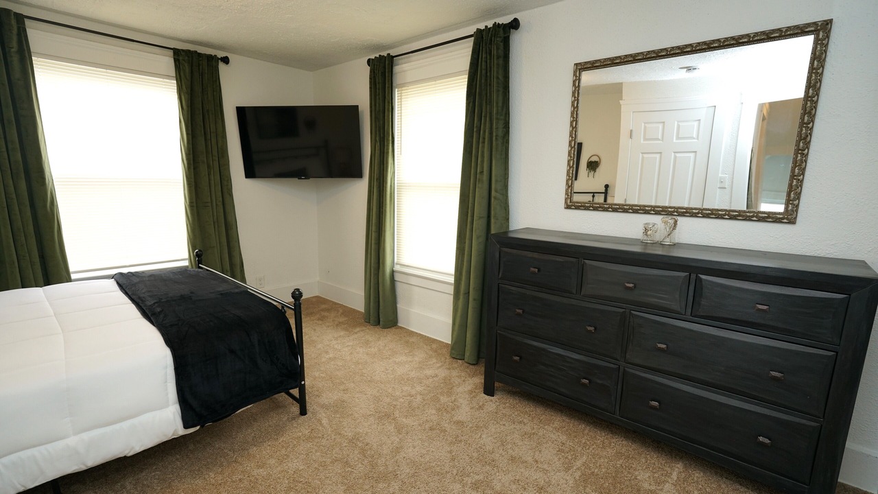 Photo of Bedroom in Elyria