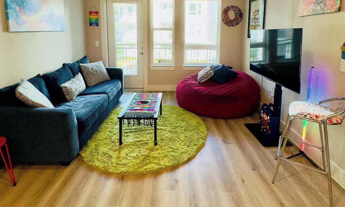 Photo of Livingroom in McNeil