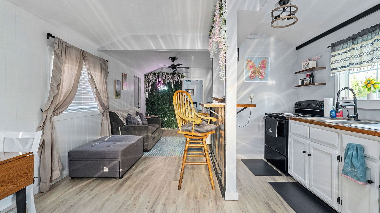 Photo of Livingroom in McMinnville