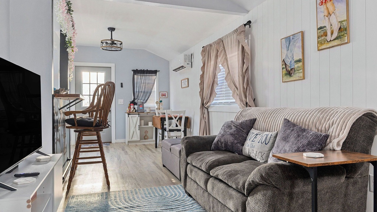Photo of Livingroom in McMinnville