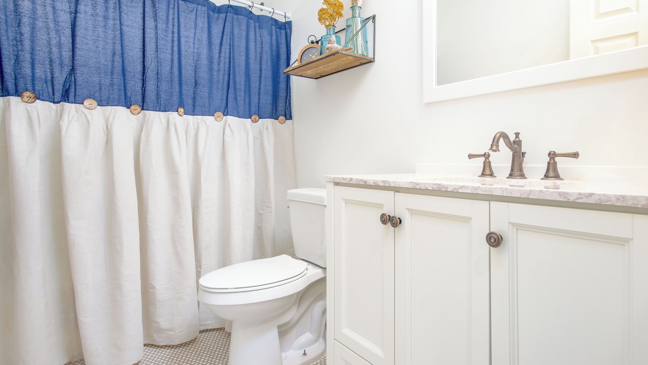 Photo of Bathroom in Ashley Oaks