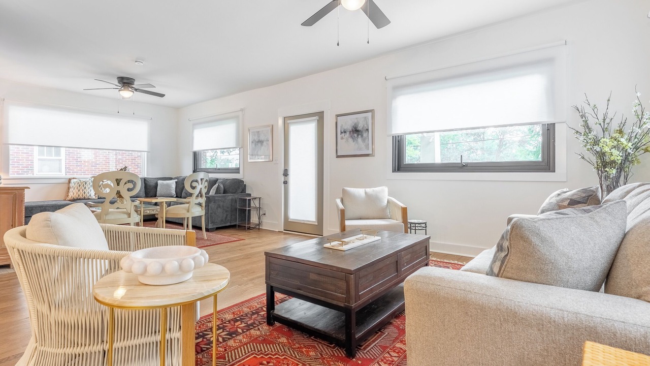 Photo of Livingroom in East Hill