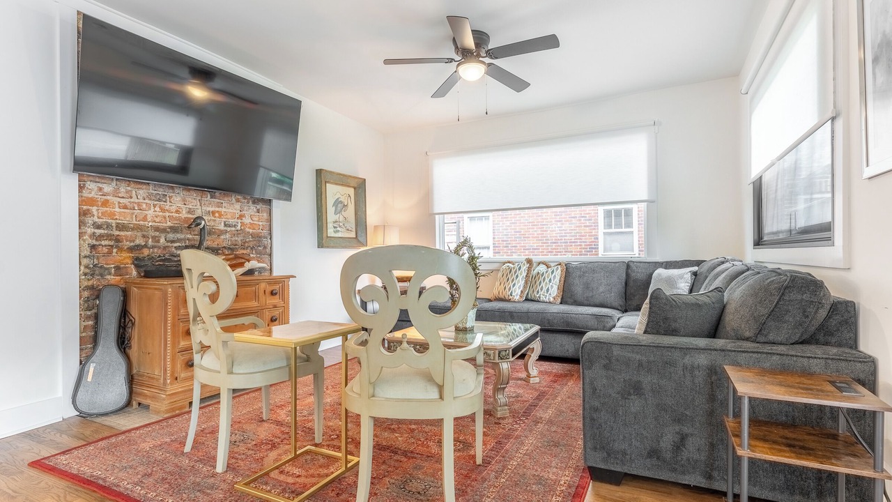 Photo of Livingroom in East Hill
