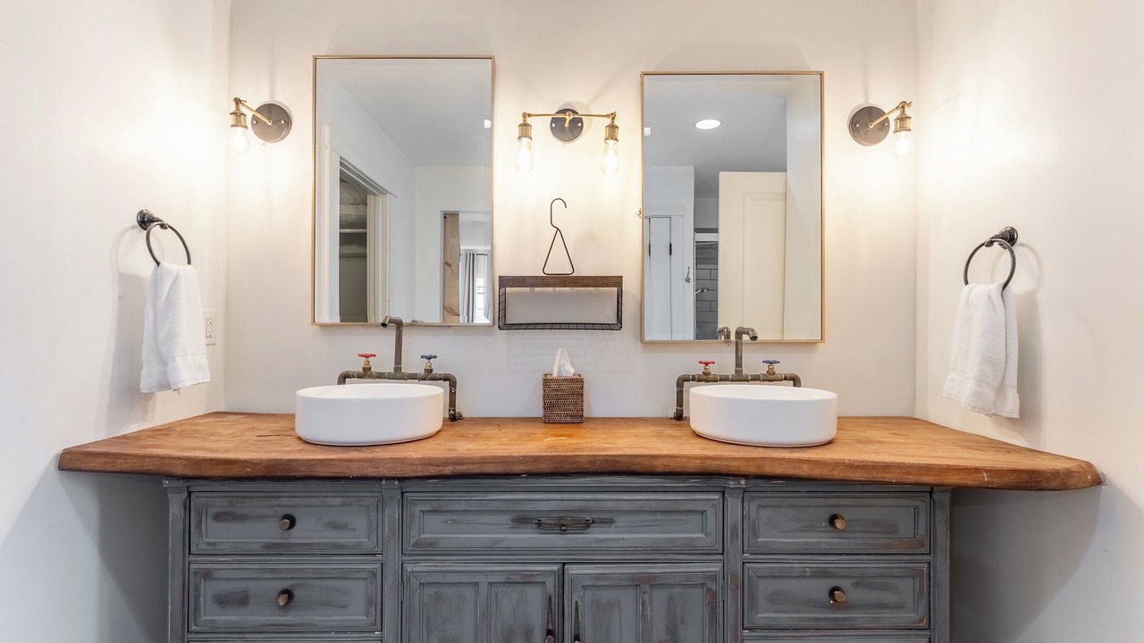 Photo of Bathroom in East Hill