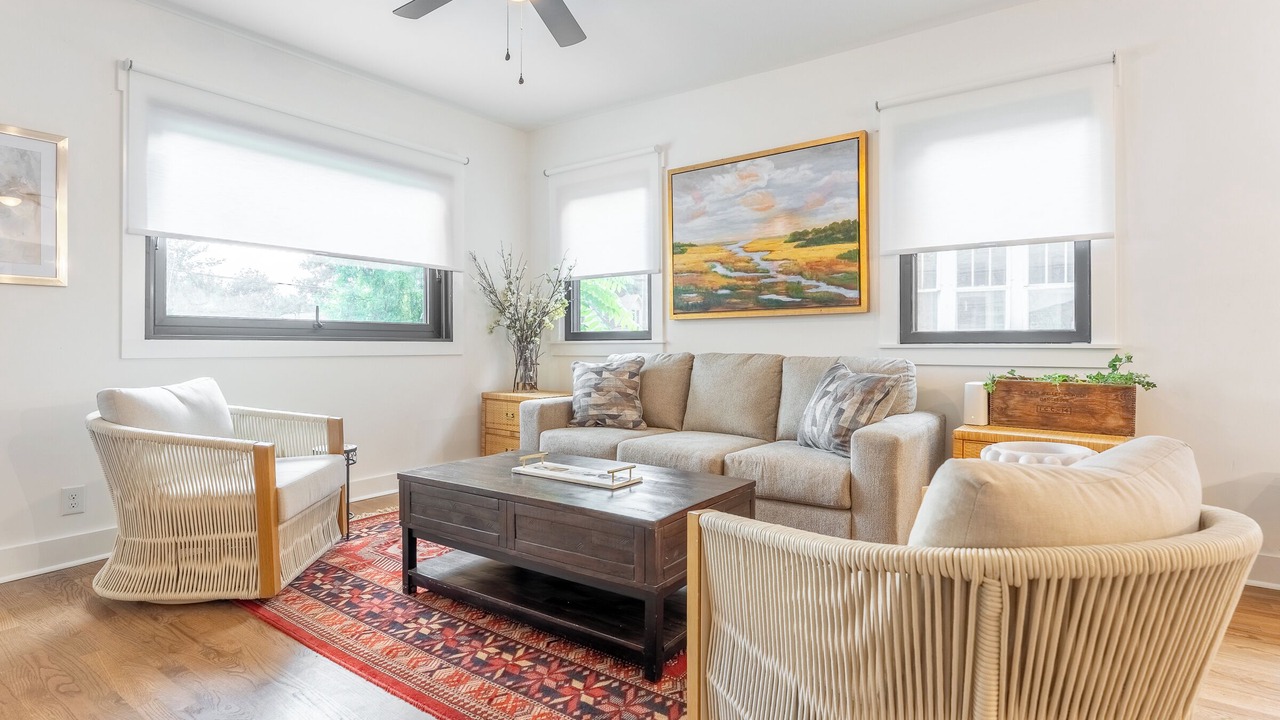 Photo of Livingroom in East Hill