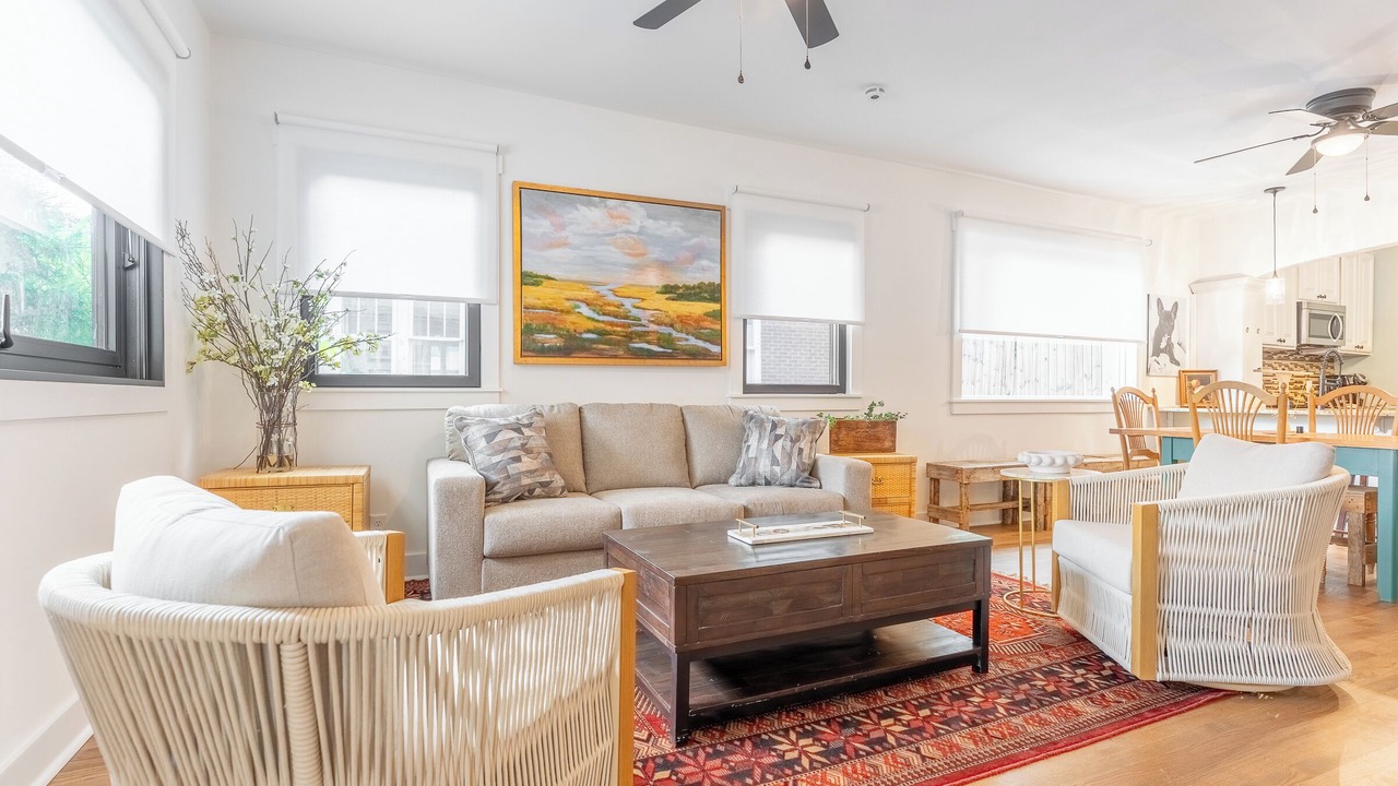 Photo of Livingroom in East Hill