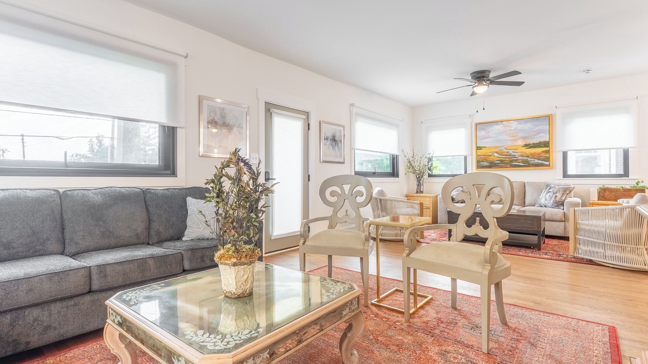 Photo of Livingroom in East Hill