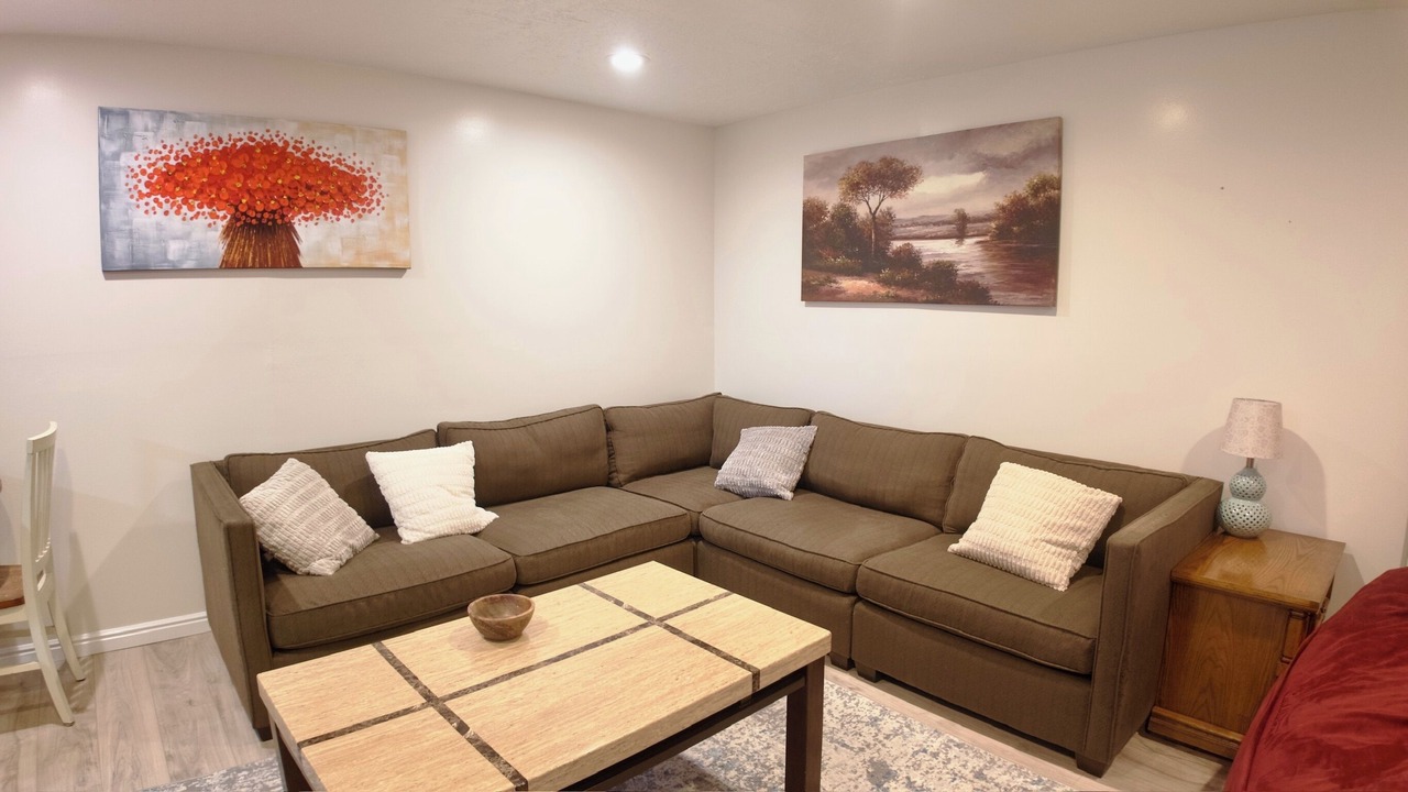 Photo of Livingroom in Midvale