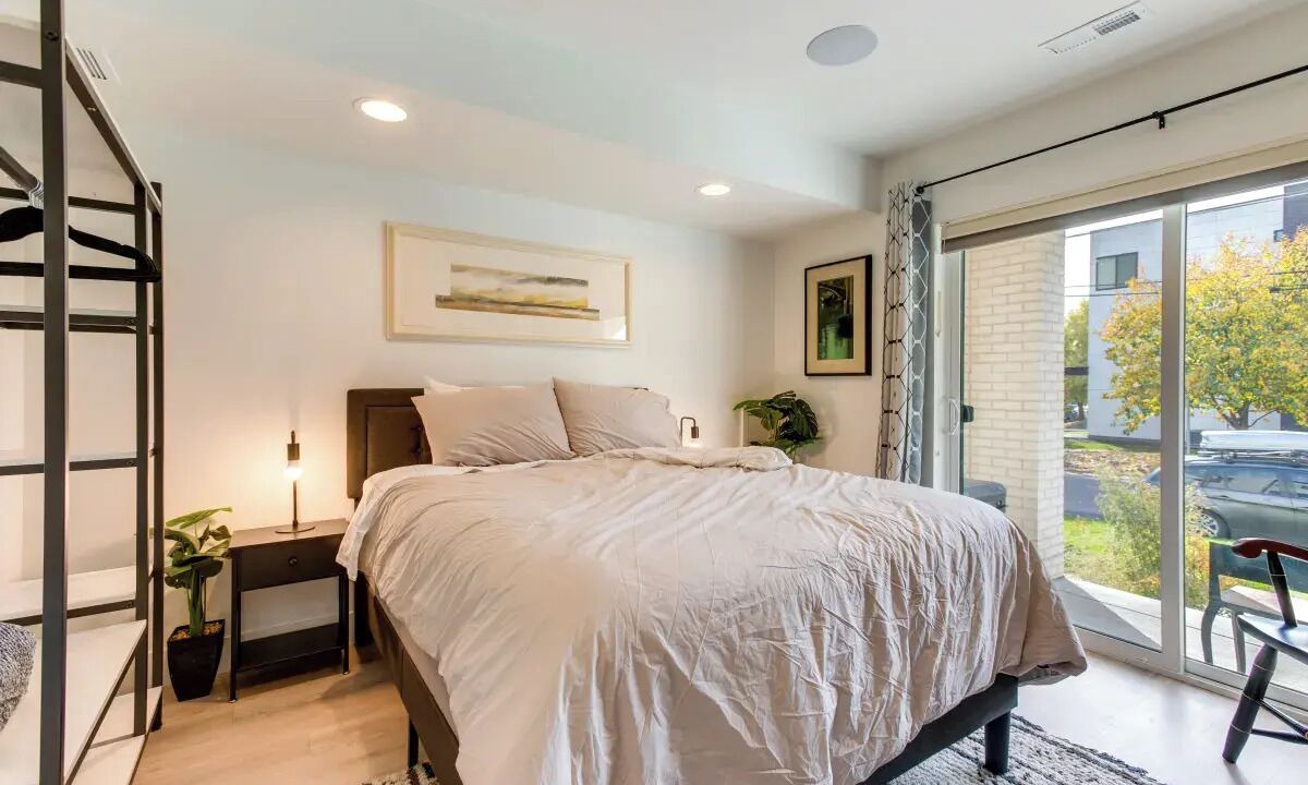 Photo of Bedroom in Jefferson Park