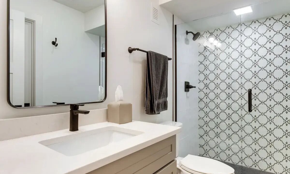 Photo of Bathroom in Jefferson Park