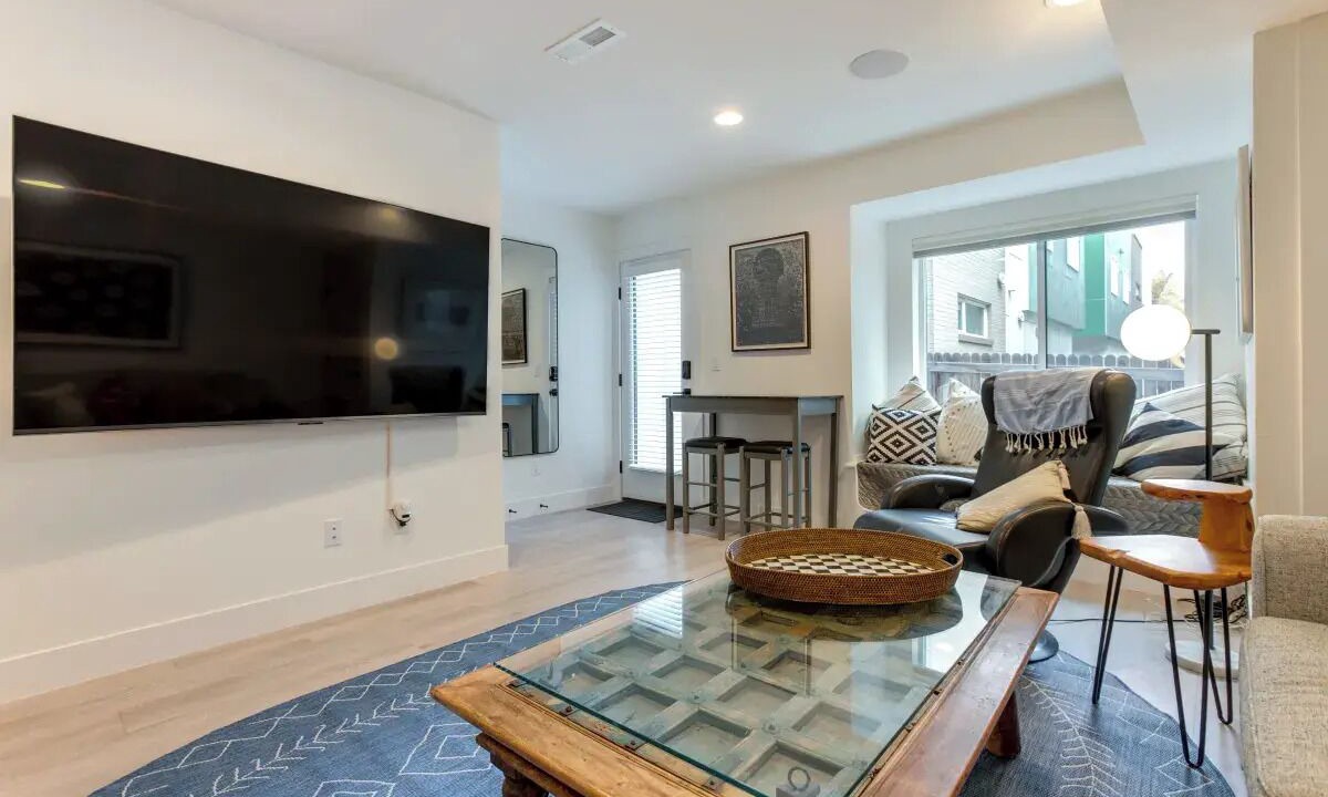 Photo of Livingroom in Jefferson Park