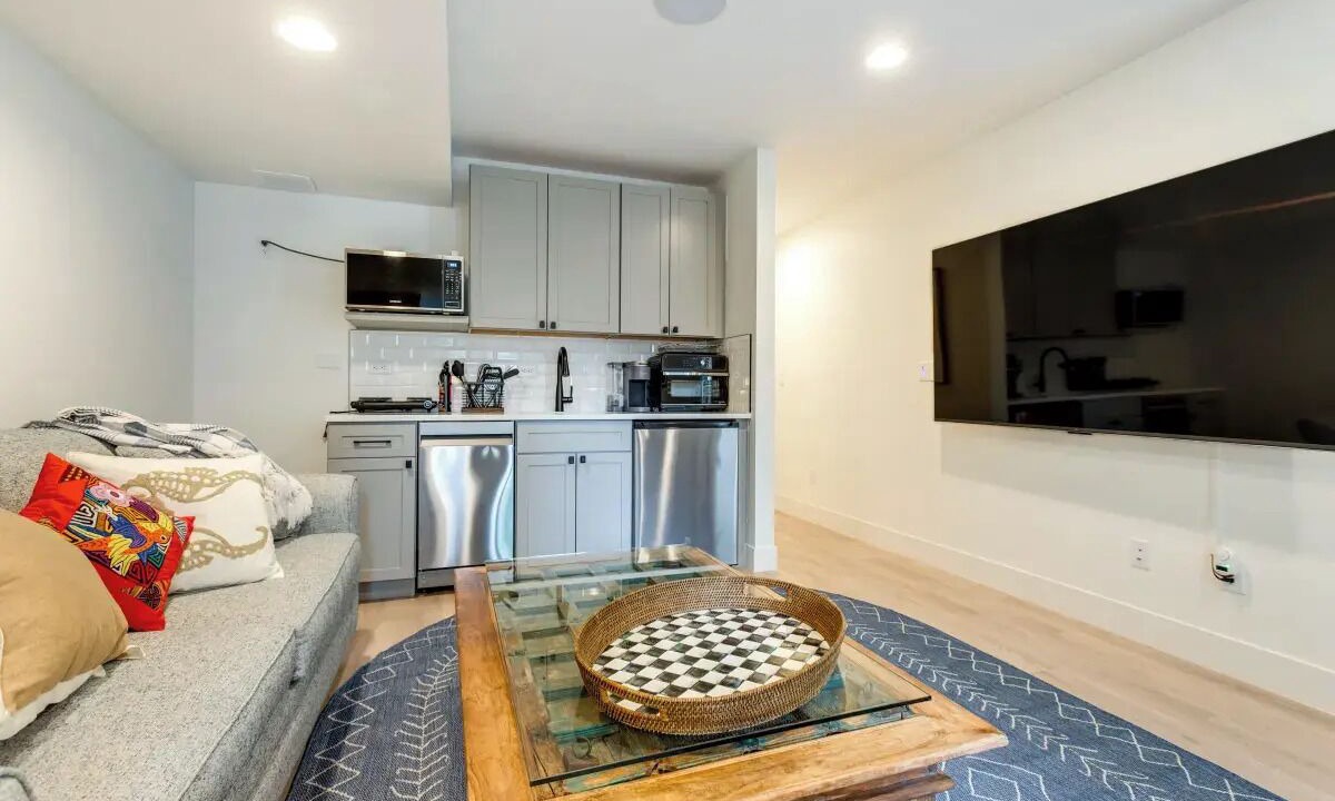 Photo of Livingroom in Jefferson Park