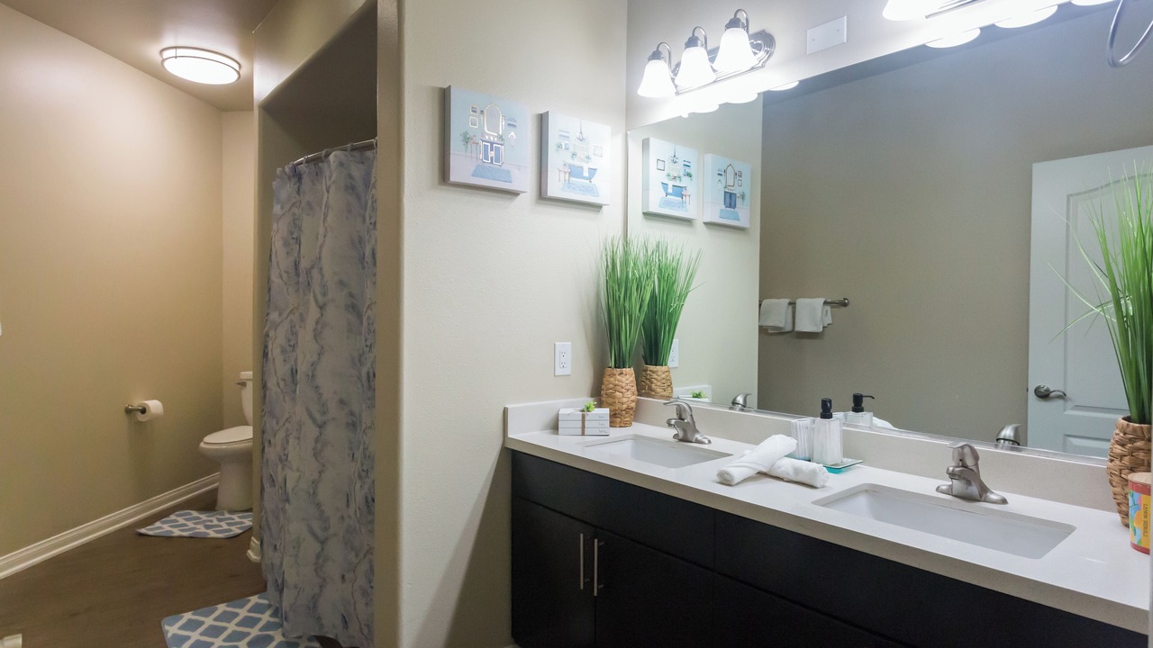 Photo of Bathroom in Marina Peninsula