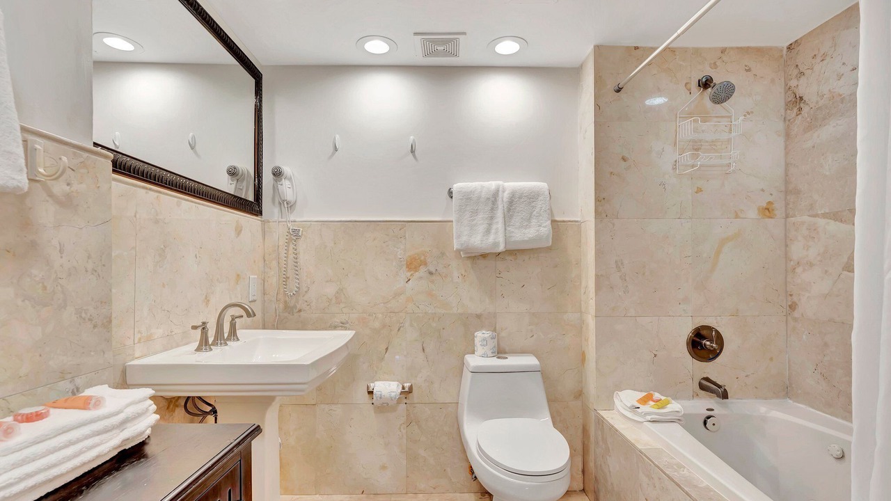 Photo of Bathroom in Galt Mile