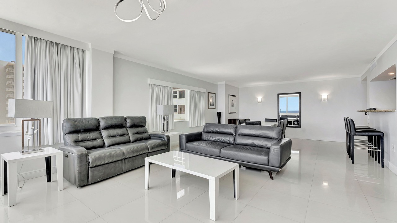 Photo of Livingroom in Galt Mile