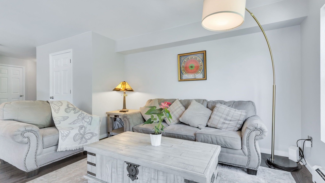 Photo of Livingroom in Glenwood Grove - North Iris