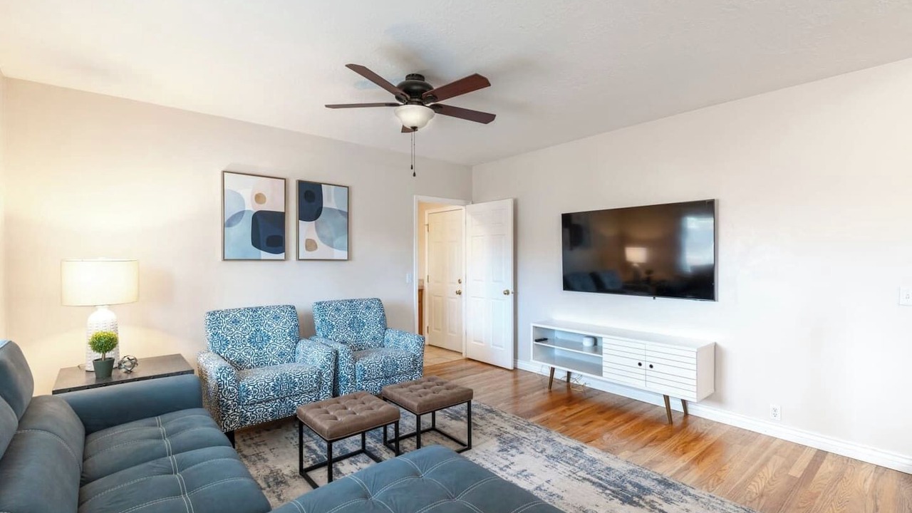 Photo of Livingroom in Lakeview