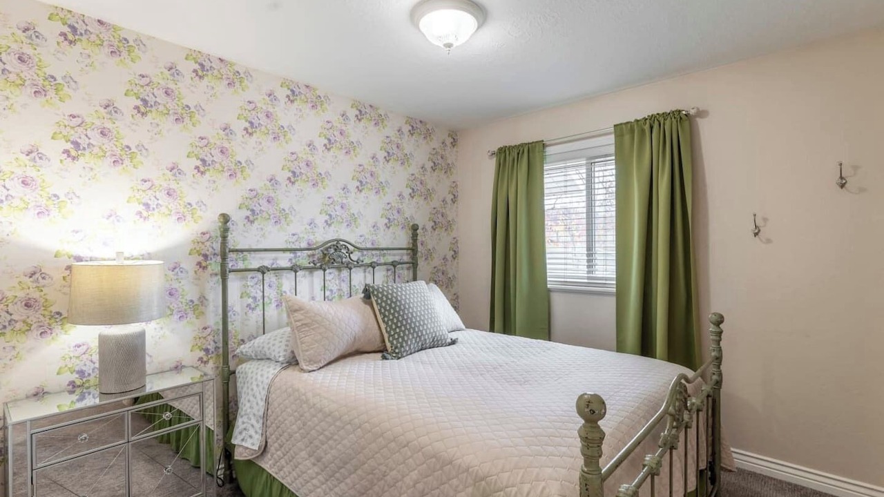 Photo of Bedroom in Lakeview