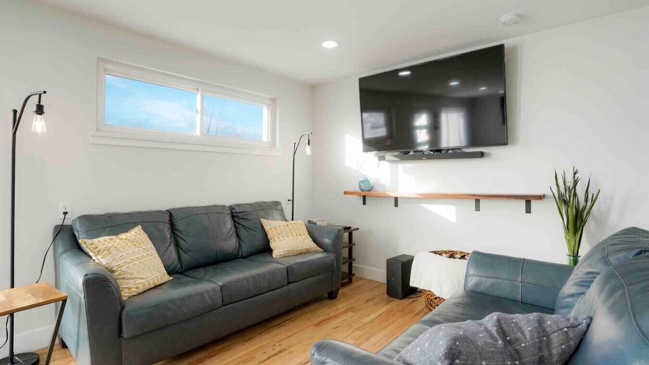 Photo of Livingroom in Aurora