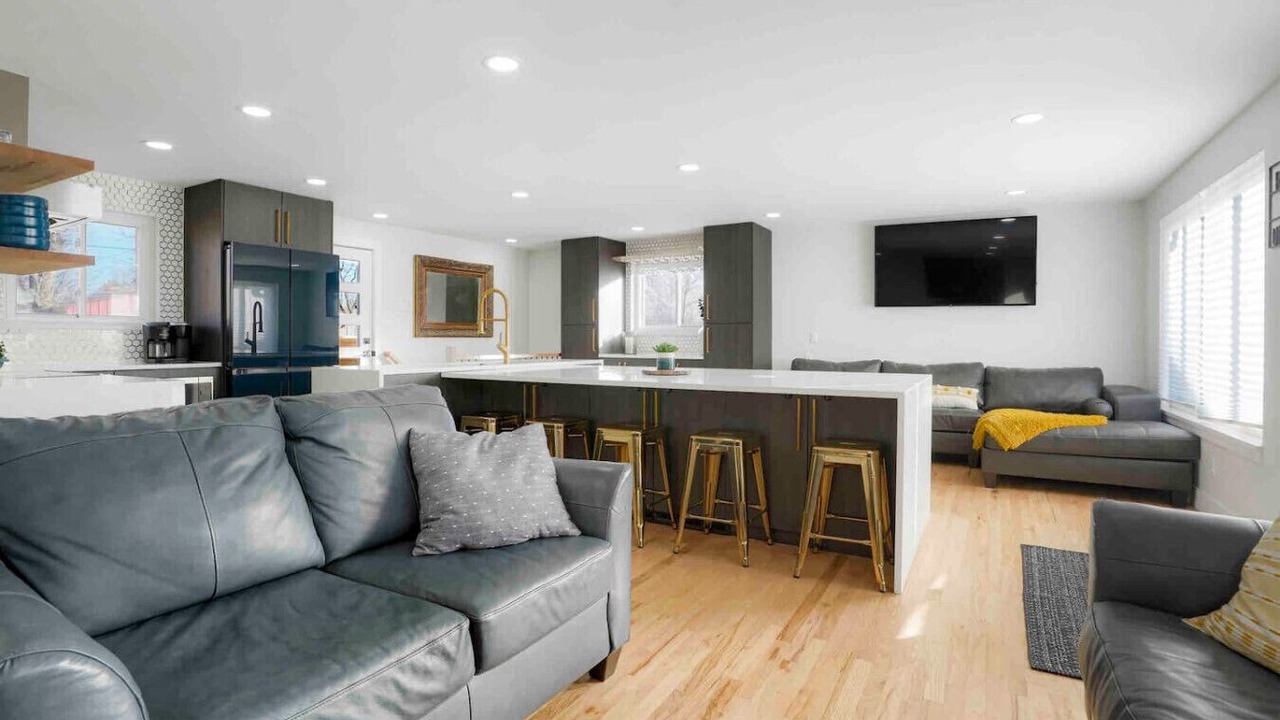 Photo of Livingroom in Aurora