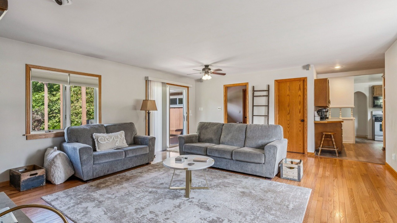 Photo of Livingroom in Tiffin
