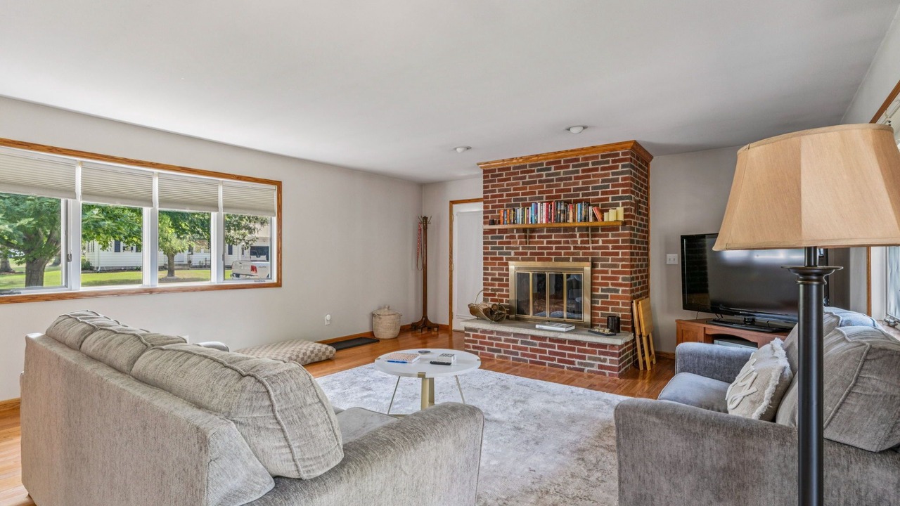 Photo of Livingroom in Tiffin