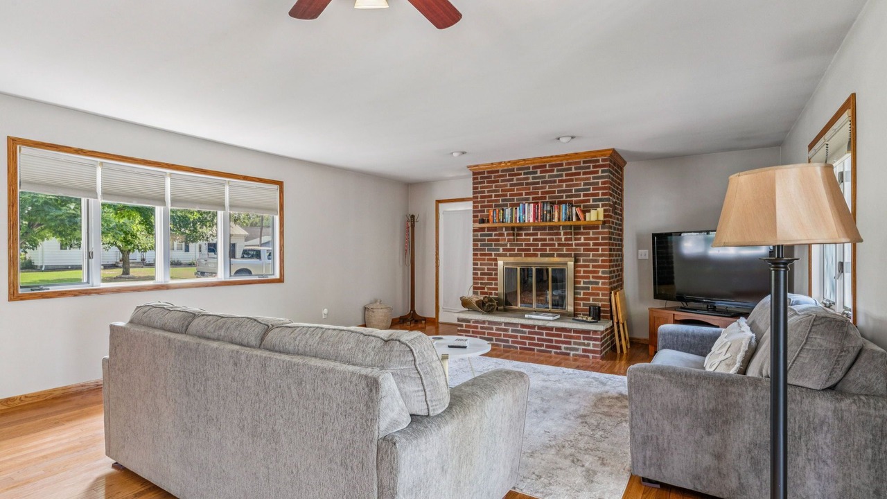Photo of Livingroom in Tiffin
