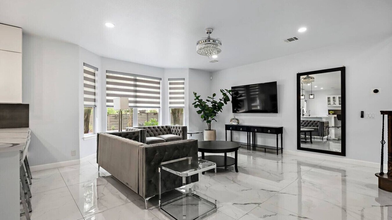 Photo of Livingroom in Cat Hollow