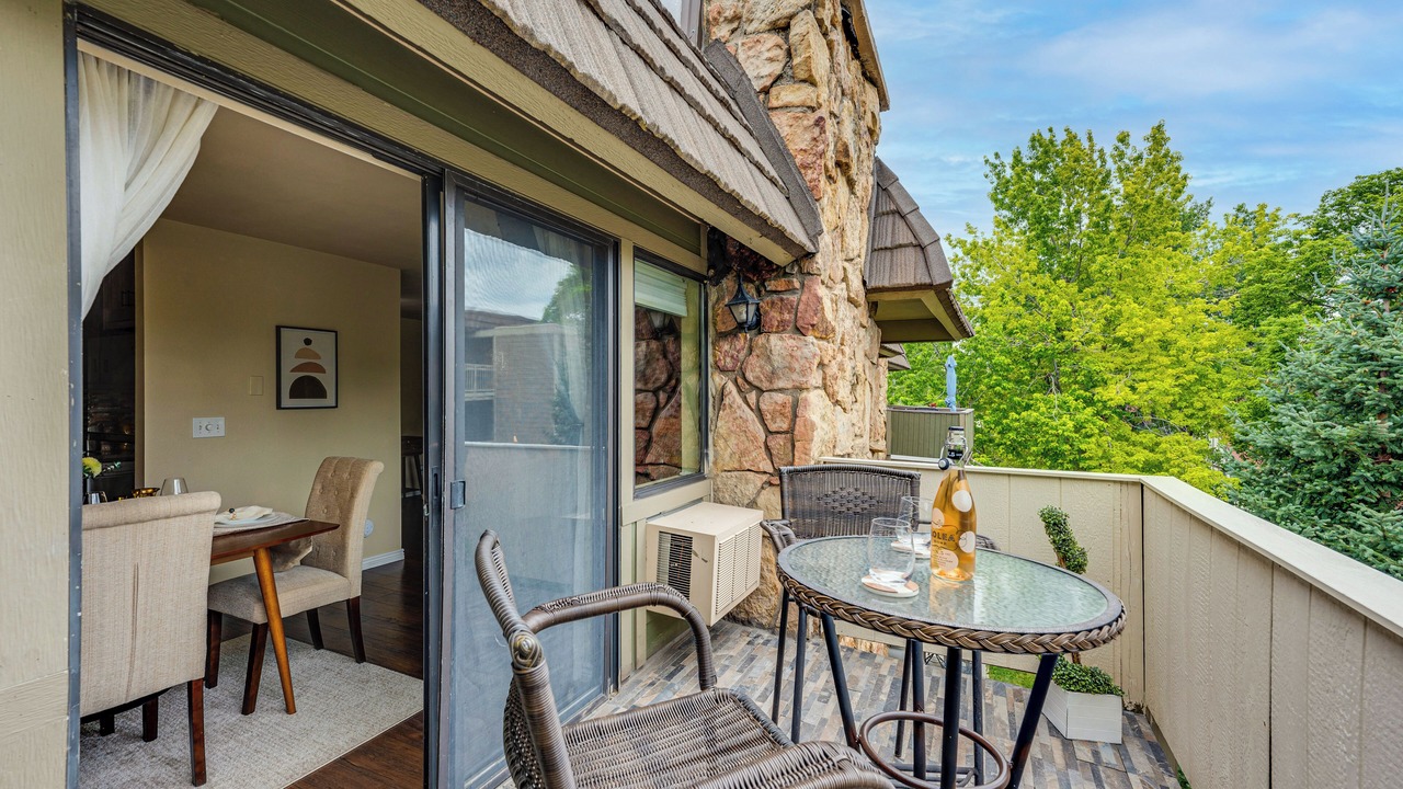 Photo of Patio Balcony in Glenwood Grove - North Iris