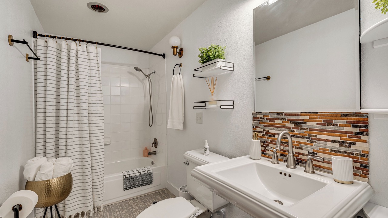 Photo of Bathroom in Glenwood Grove - North Iris