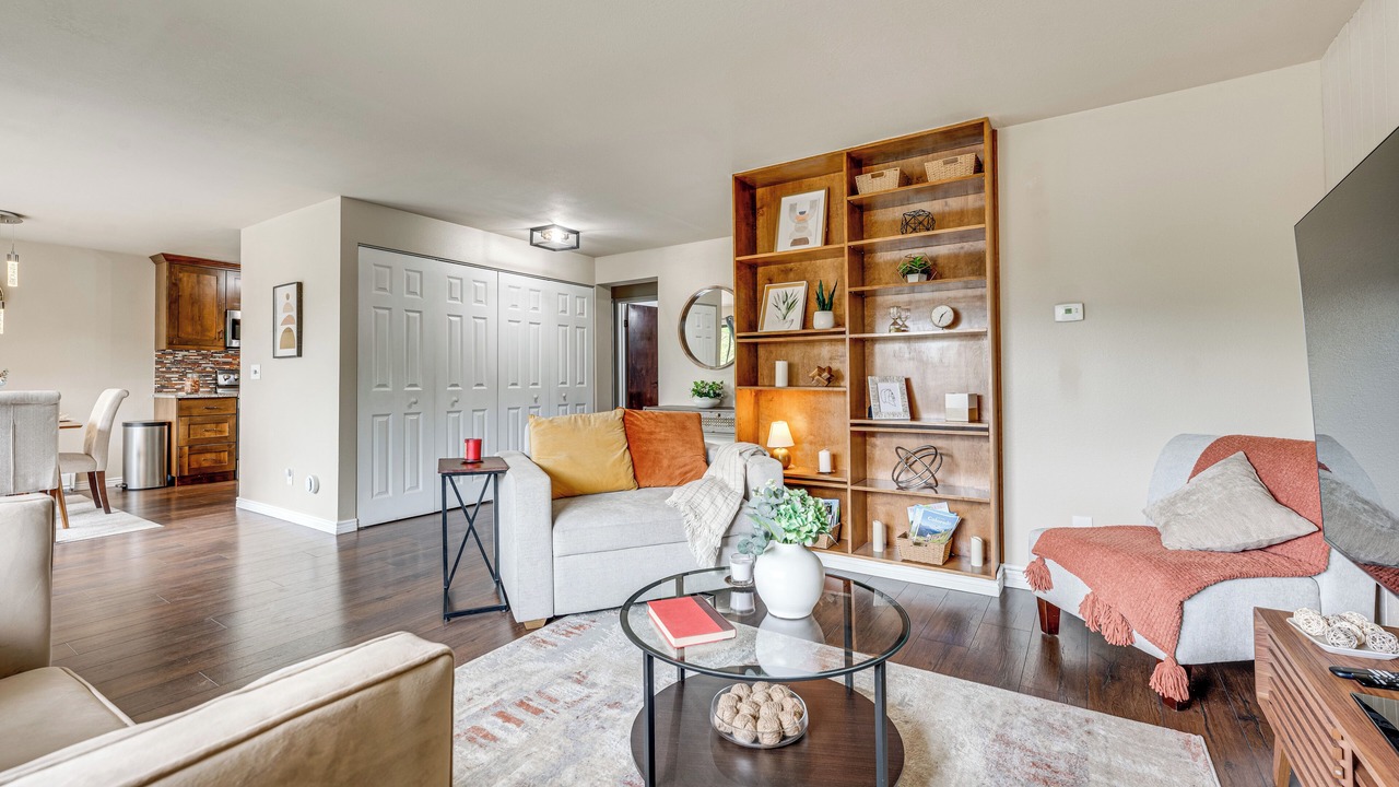 Photo of Livingroom in Glenwood Grove - North Iris