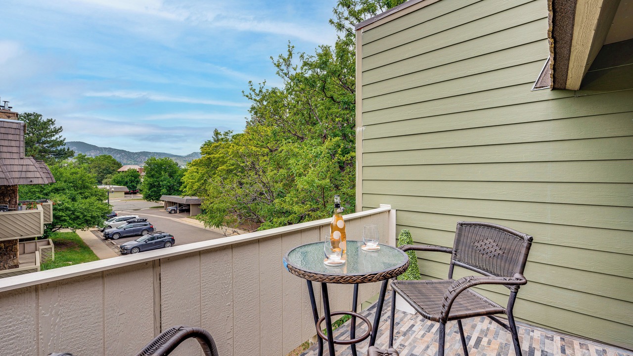 Photo of Patio Balcony in Glenwood Grove - North Iris