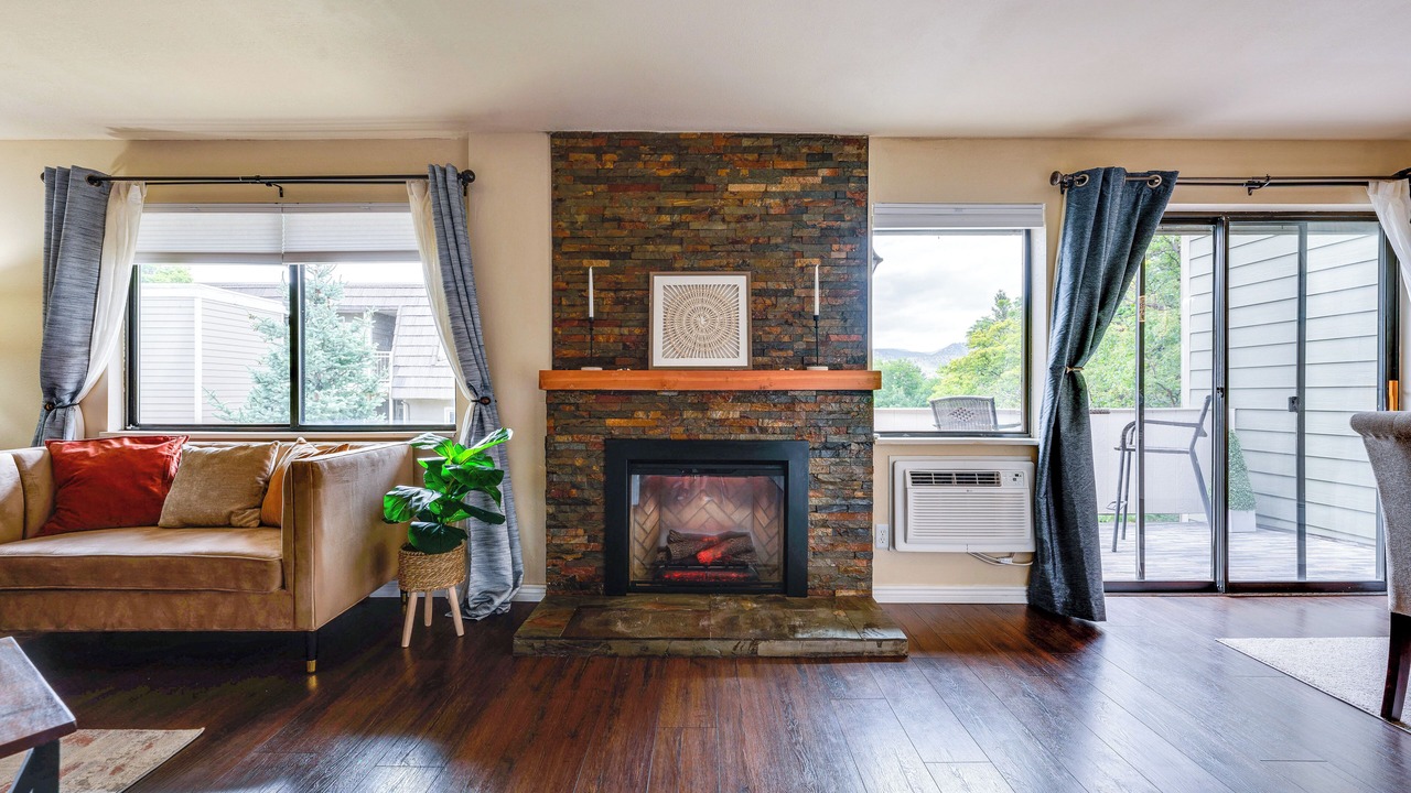 Photo of Livingroom in Glenwood Grove - North Iris