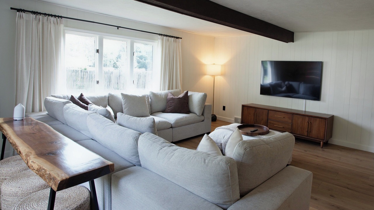 Photo of Livingroom in Madison-on-the-Lake