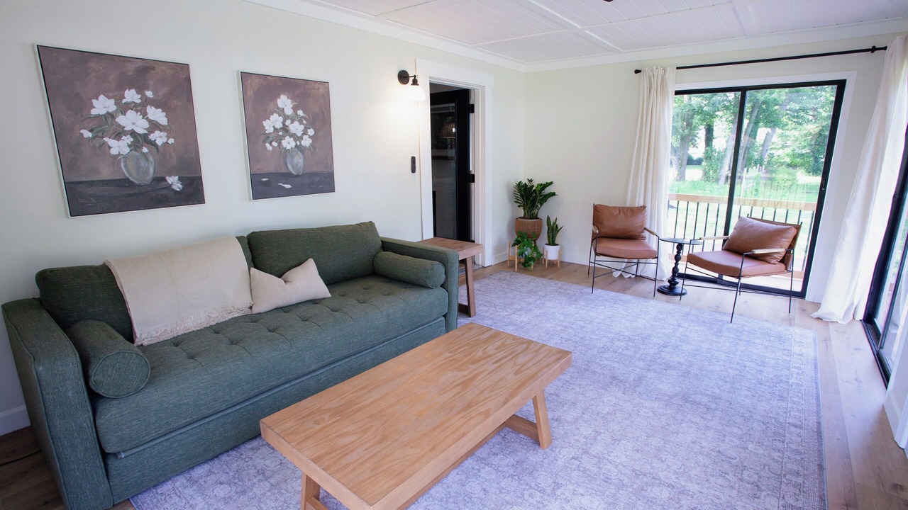 Photo of Livingroom in Madison-on-the-Lake