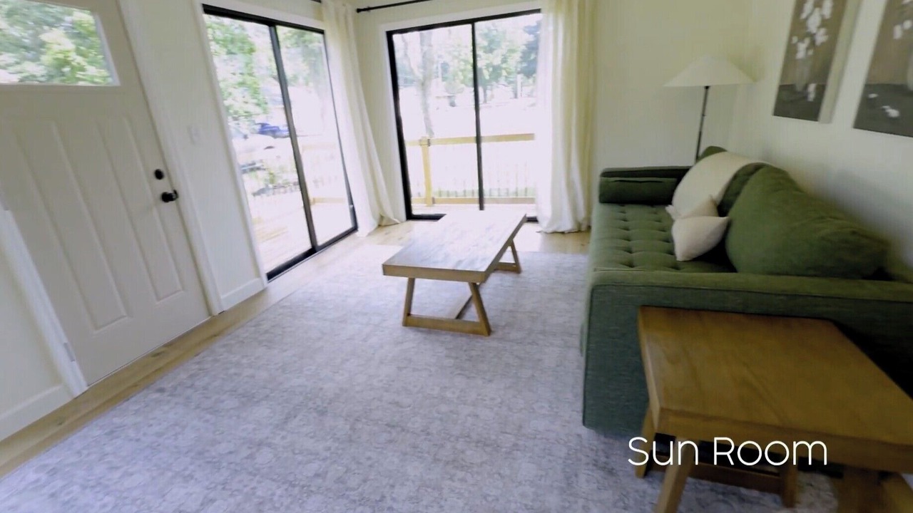 Photo of Livingroom in Madison-on-the-Lake