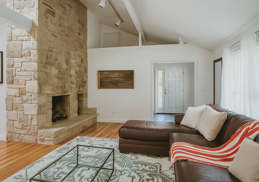 Photo of Livingroom in Elizabethtown