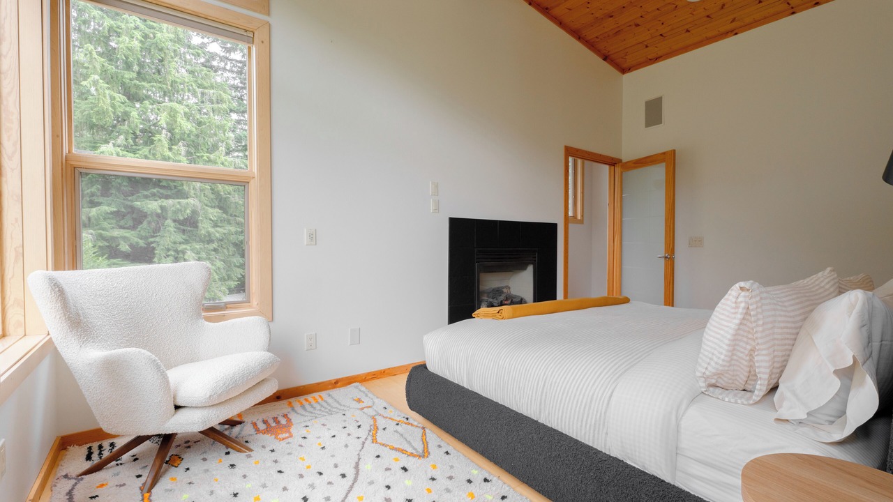 Photo of Livingroom in Gold Bar
