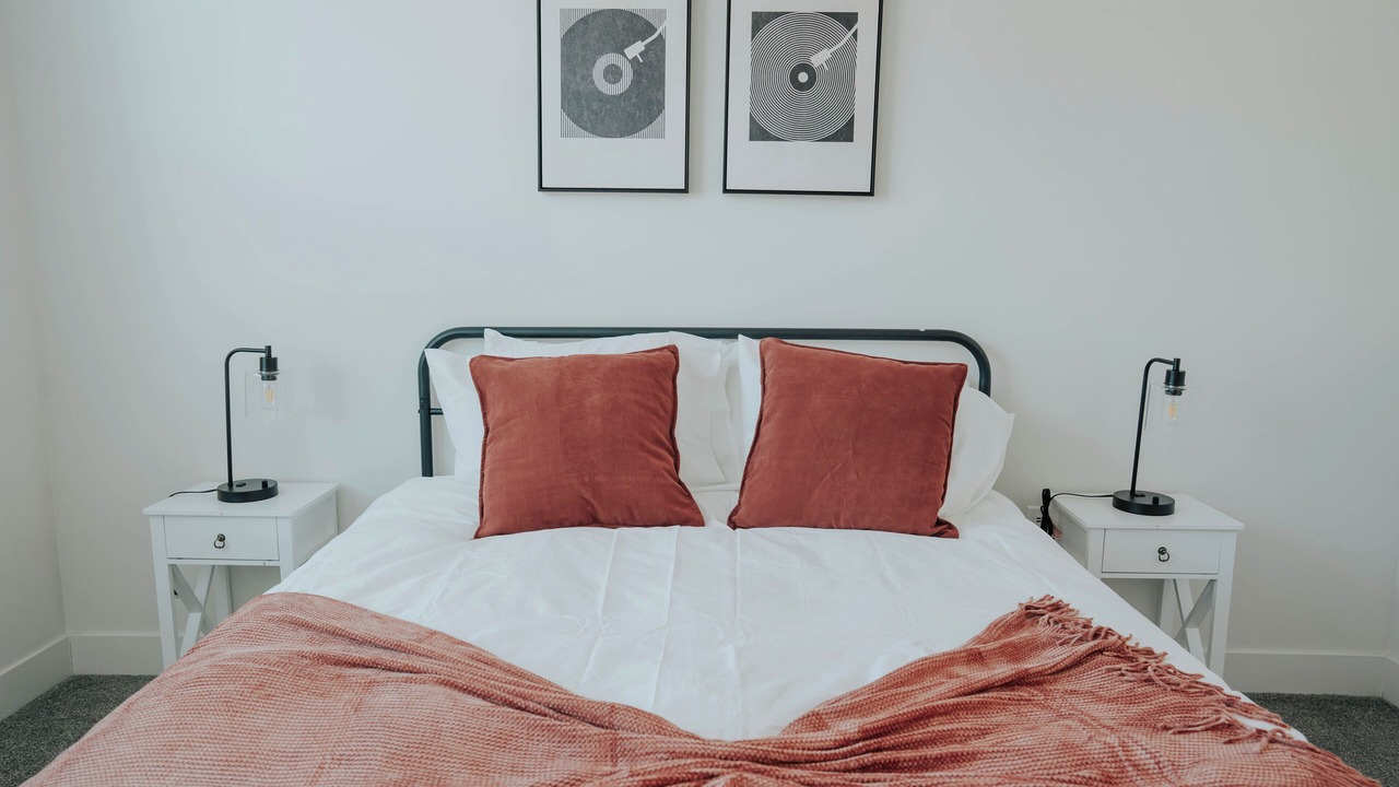 Photo of Bedroom in People's Freeway