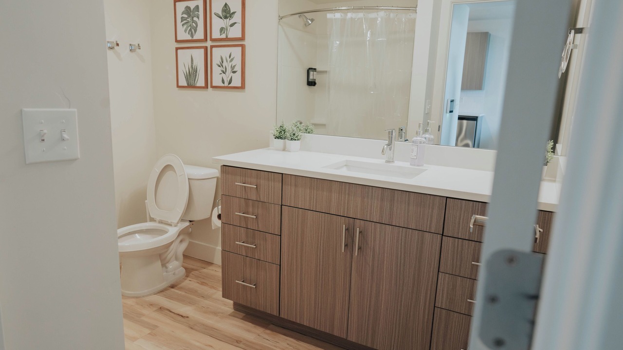 Photo of Bathroom in People's Freeway
