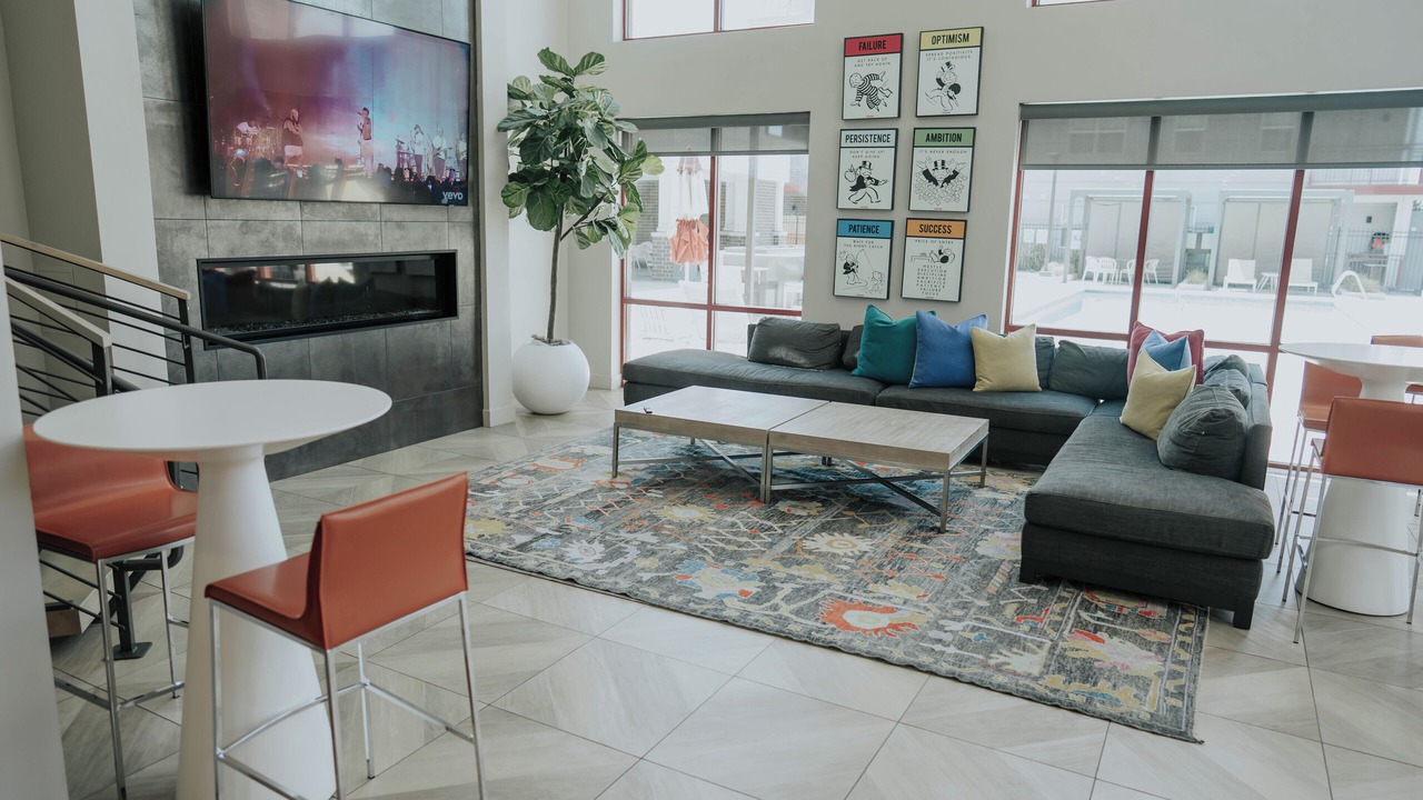 Photo of Livingroom in People's Freeway