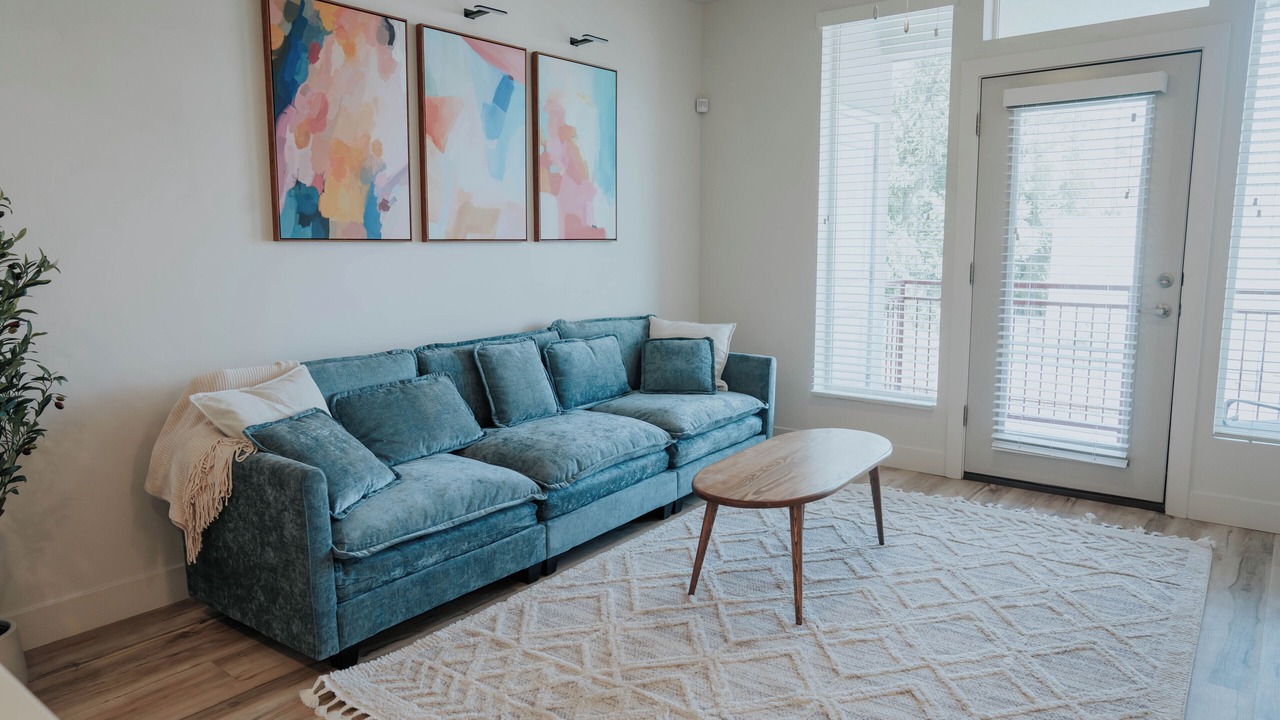Photo of Livingroom in People's Freeway