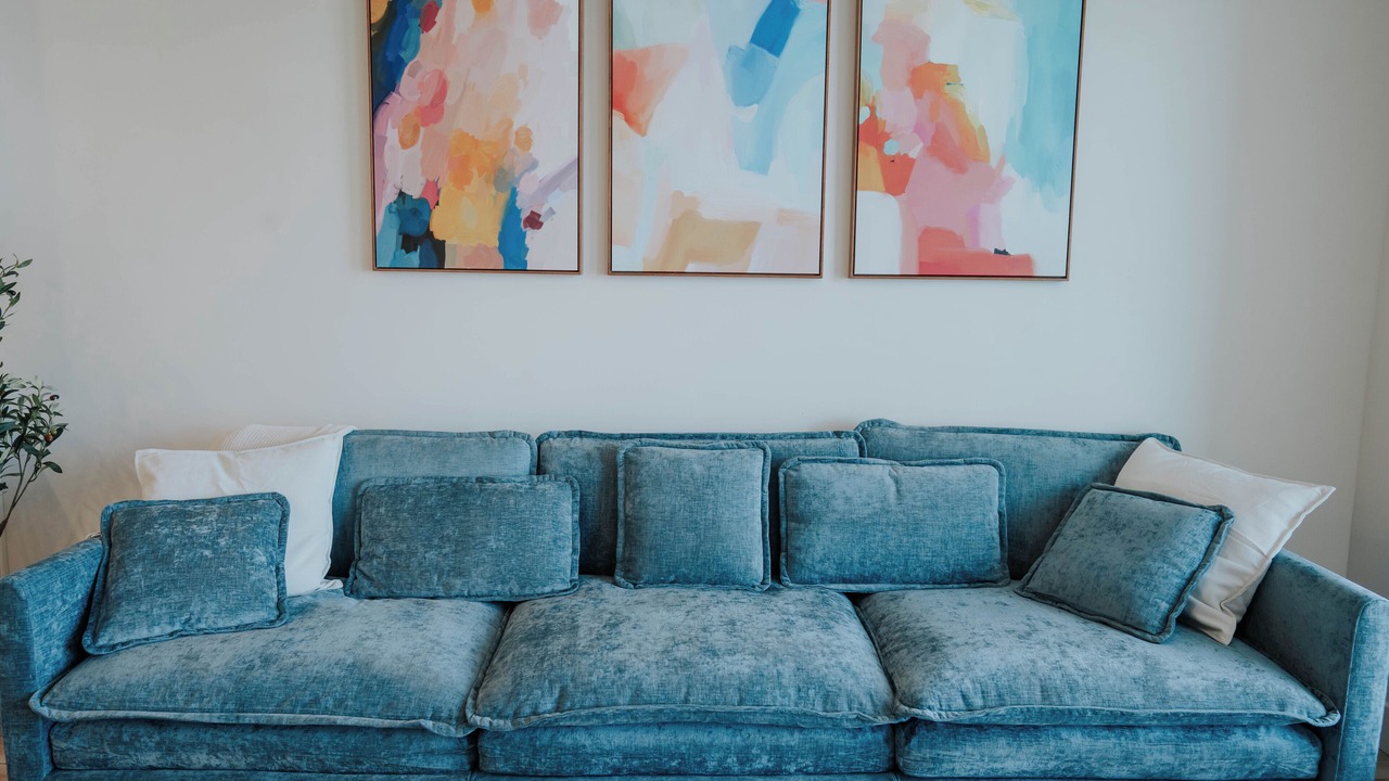 Photo of Livingroom in People's Freeway