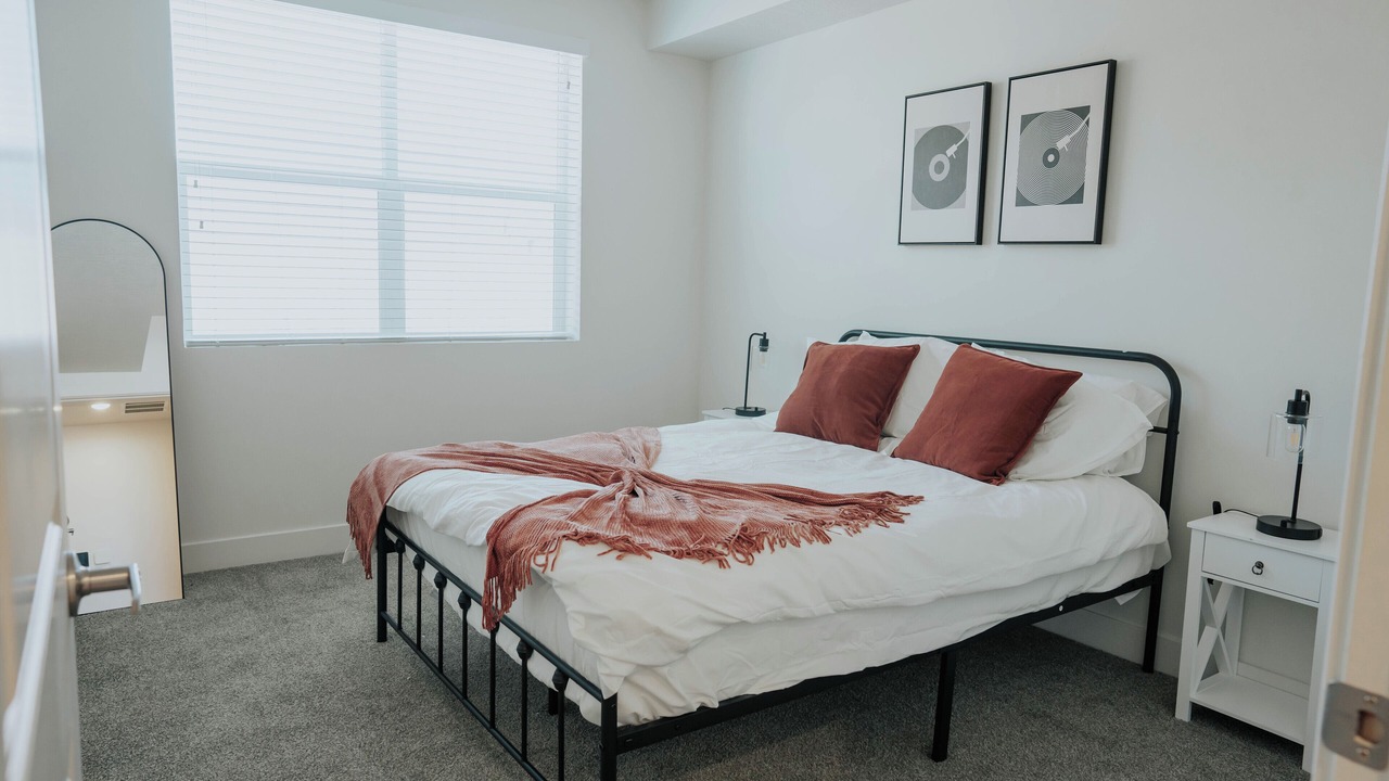Photo of Bedroom in People's Freeway