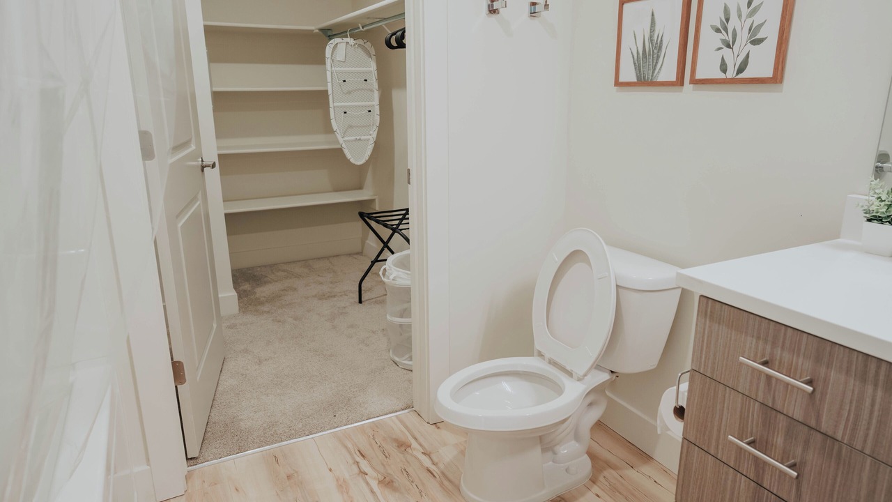 Photo of Bathroom in People's Freeway