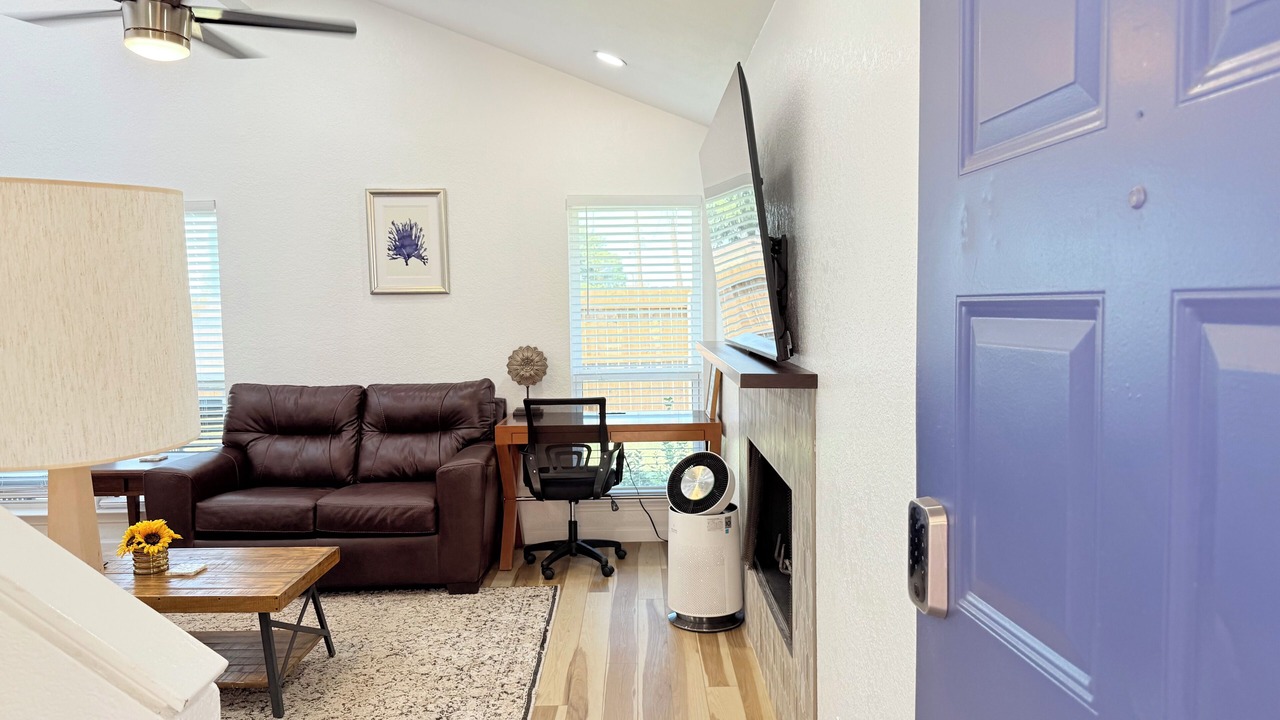 Photo of Livingroom in West Arlington