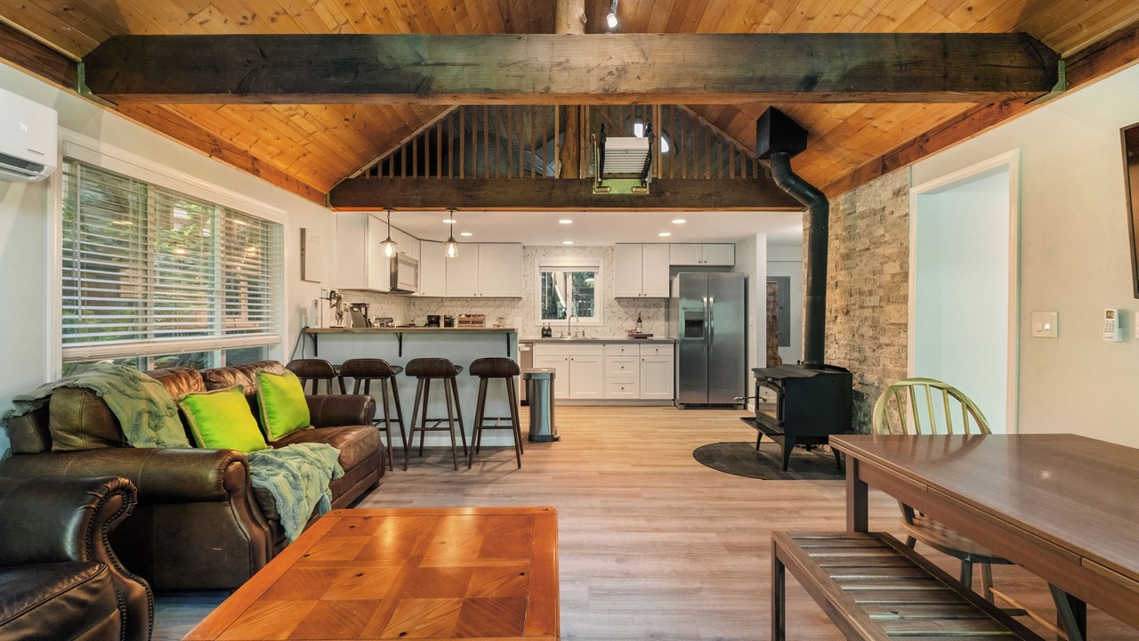 Photo of Livingroom in Gold Bar