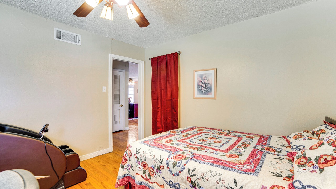 Photo of Bedroom in Flint